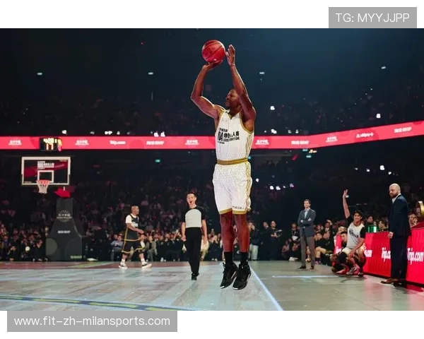 NBA转身暴扣高能现场：瞬间掀起篮球场上的狂潮